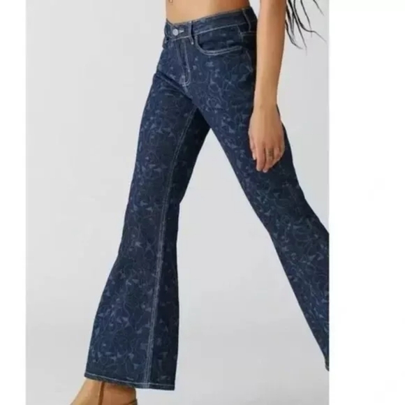 🆕️Urban Outfitters BDG Low Rise Flare Jeans Women’s Size 34 Dark Wash Print NWT - Picture 2 of 8